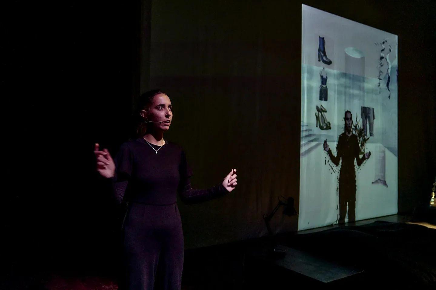 Performer on stage and her 3D representation on screen